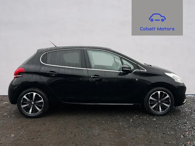 2019 Peugeot 208 — photo 2