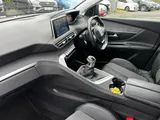 2019 Peugeot 3008 thumbnail 25