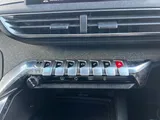 2017 Peugeot 3008 thumbnail 23