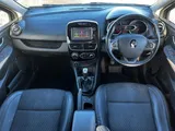 2017 Renault Clio thumbnail 18