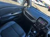2017 Renault Clio thumbnail 25