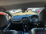 2017 Renault Clio thumbnail 26