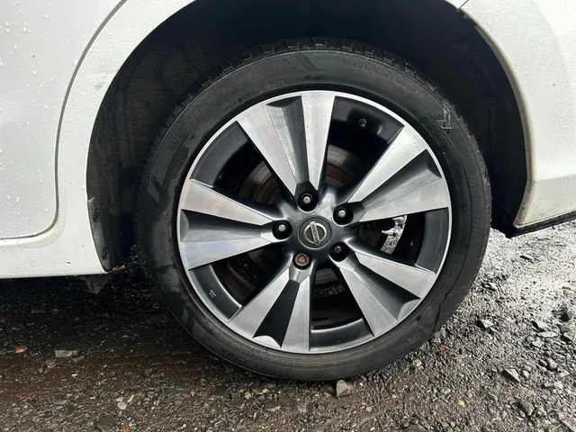2015 Nissan Pulsar — photo 2