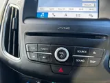 2017 Ford Focus thumbnail 16