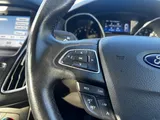 2017 Ford Focus thumbnail 19