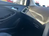 2017 Ford Focus thumbnail 28