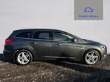2017 Ford Focus thumbnail 2