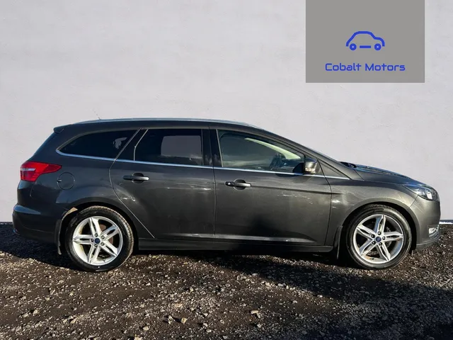 2017 Ford Focus — photo 2
