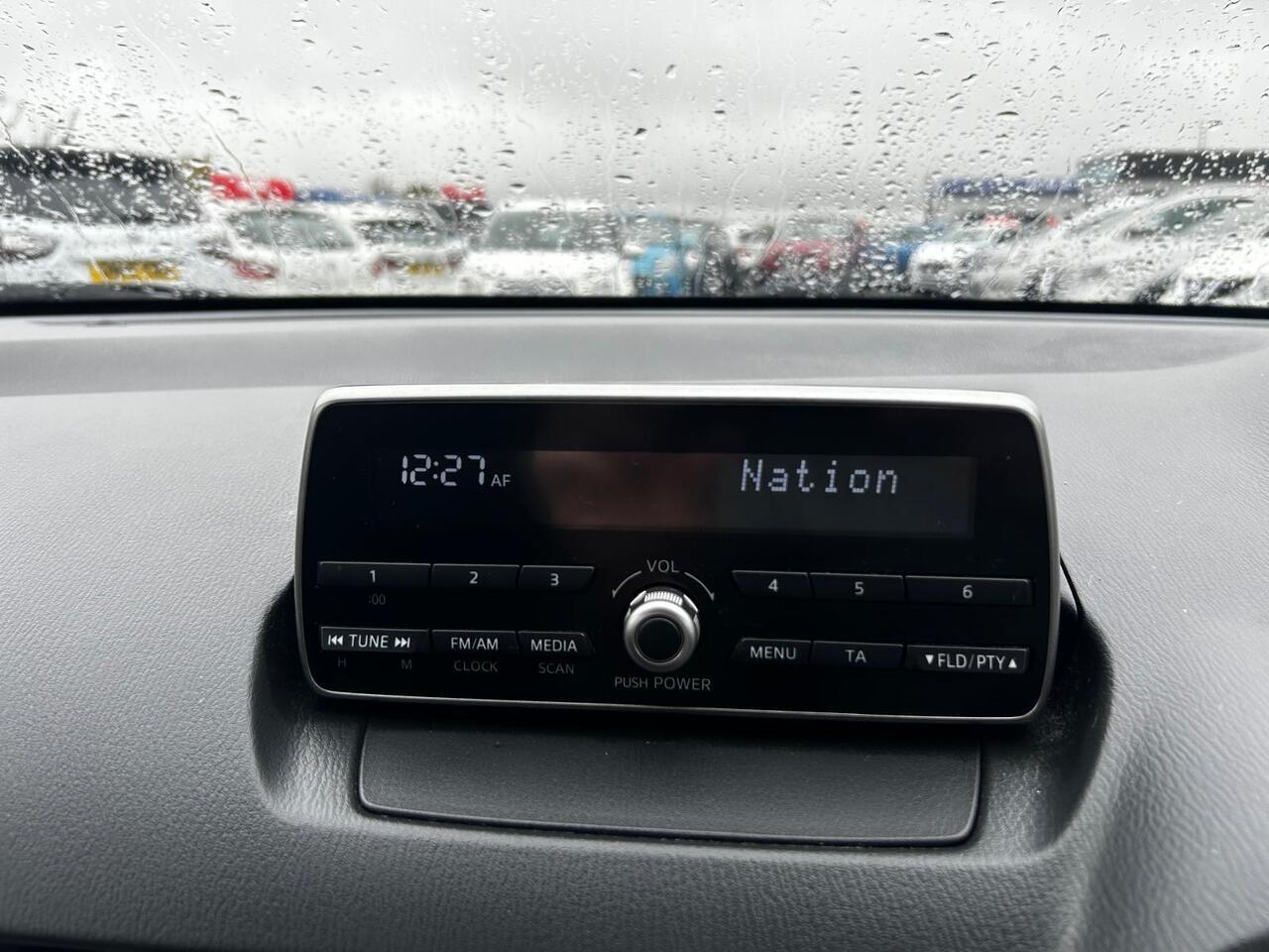2018 Mazda Mazda2 thumbnail 9