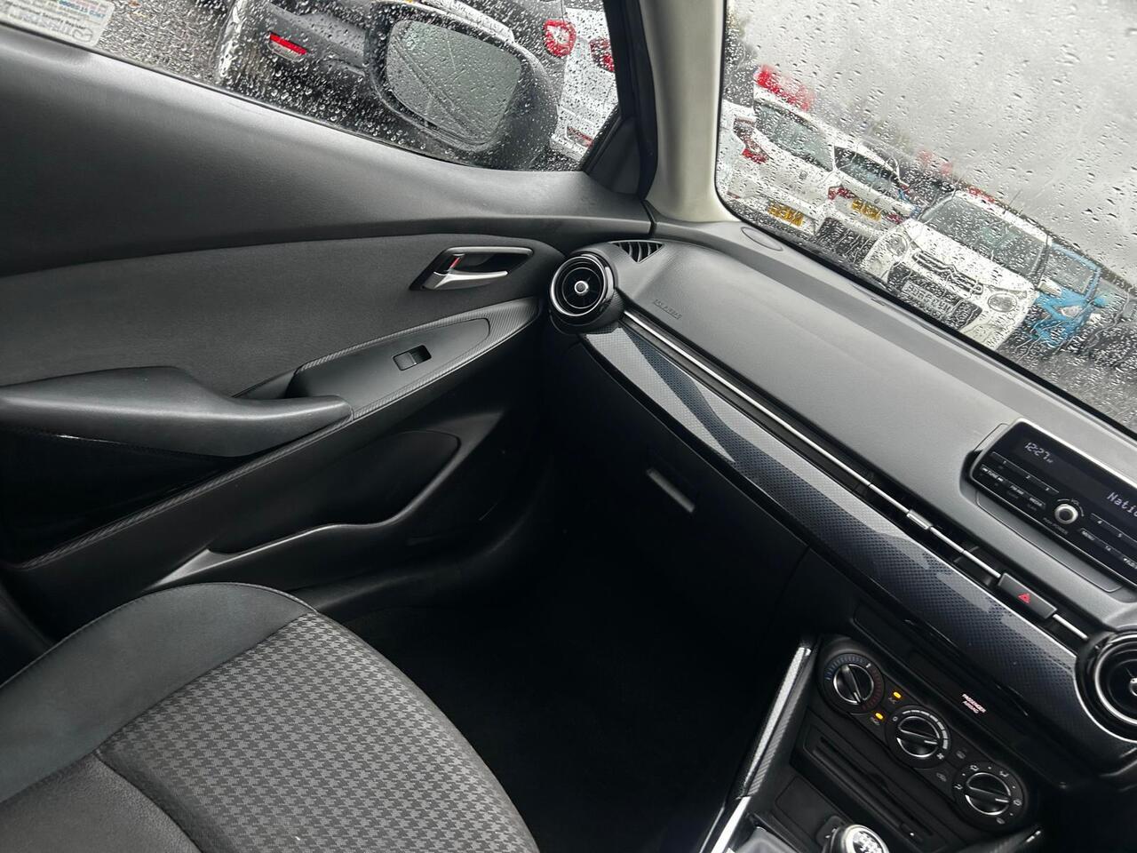 2018 Mazda Mazda2 thumbnail 10