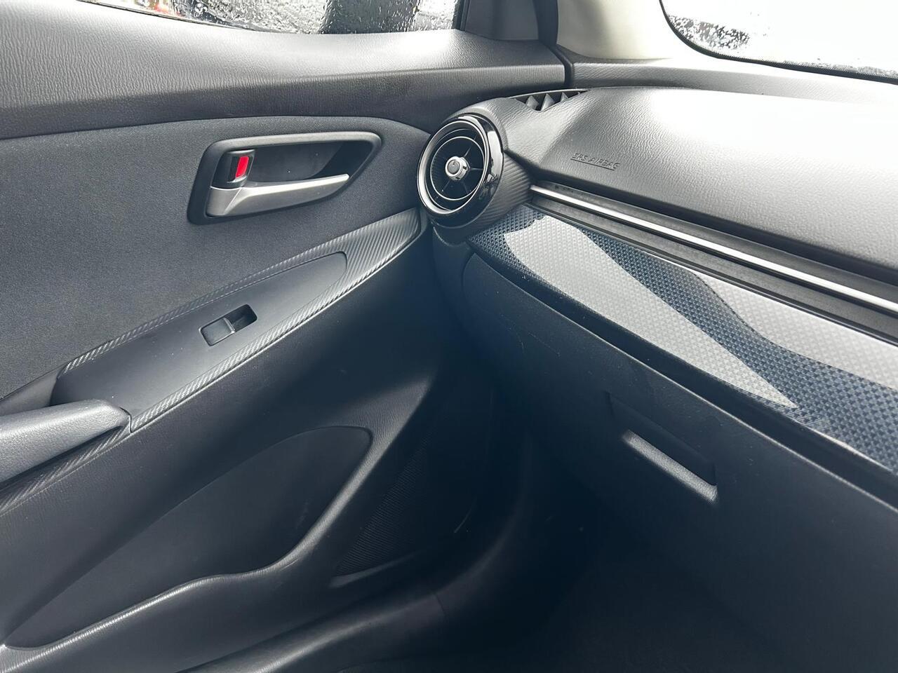 2018 Mazda Mazda2 thumbnail 13