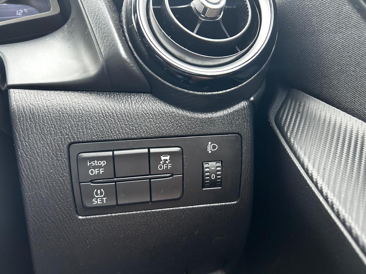2018 Mazda Mazda2 thumbnail 16