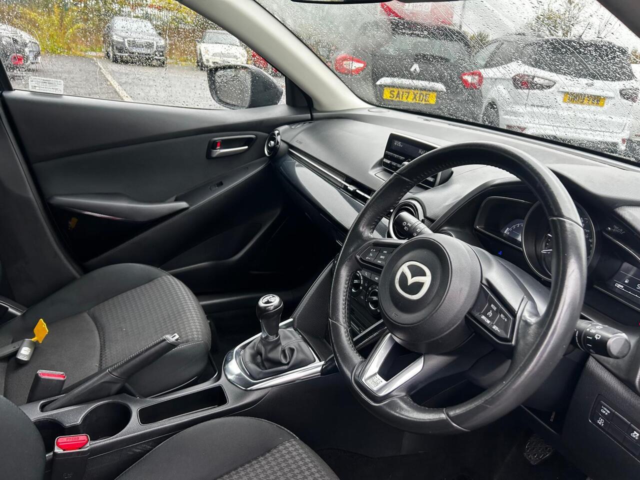 2018 Mazda Mazda2 thumbnail 25