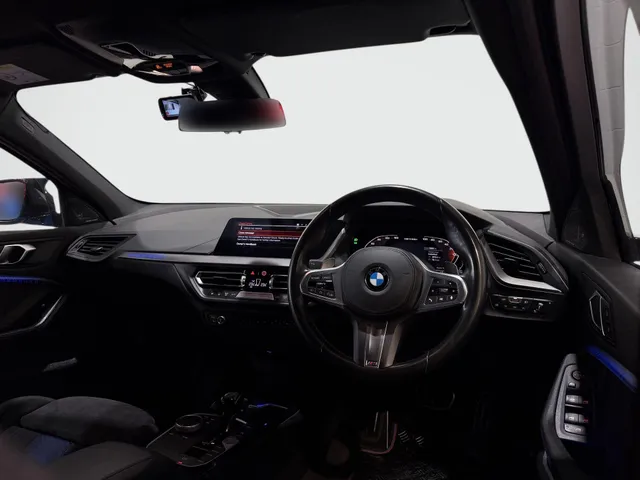 2023 BMW 1 Series — photo 3