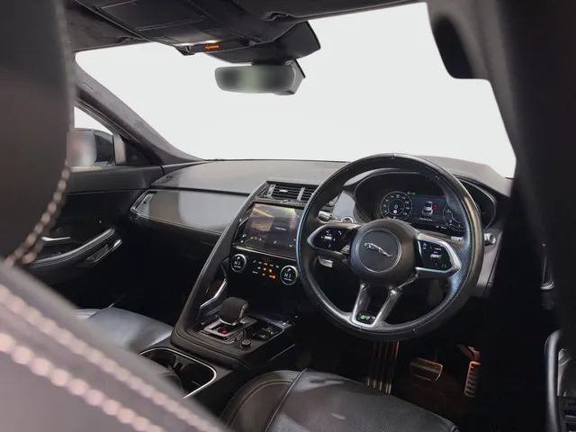 2021 Jaguar E-Pace — photo 4