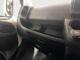 2025 Vauxhall Movano thumbnail 37
