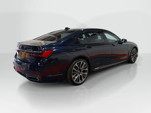 2021 BMW 7 Series — photo 4