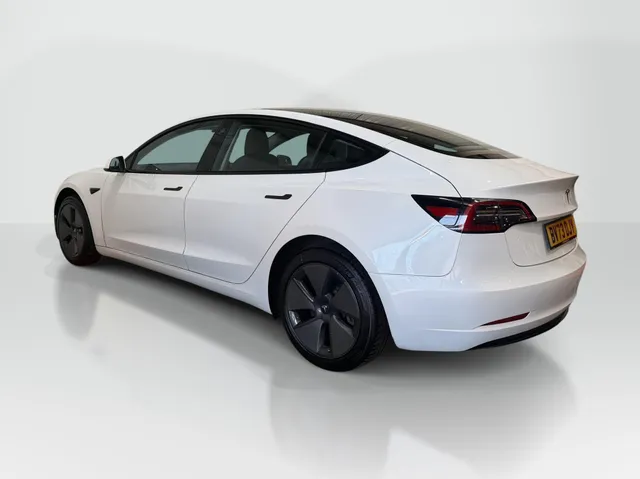 2023 Tesla Model 3 — photo 2
