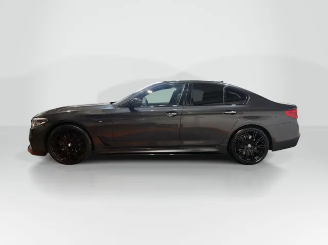2018 BMW 5 Series — photo 2