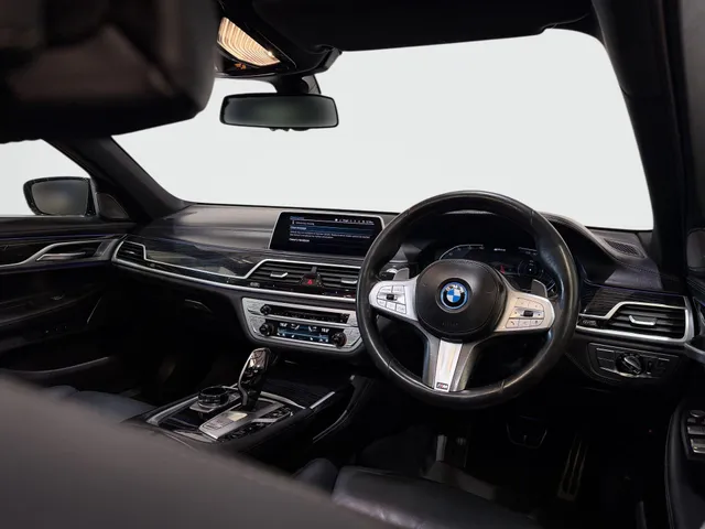 2021 BMW 7 Series — photo 3
