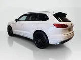 2021 Volkswagen Touareg thumbnail 4