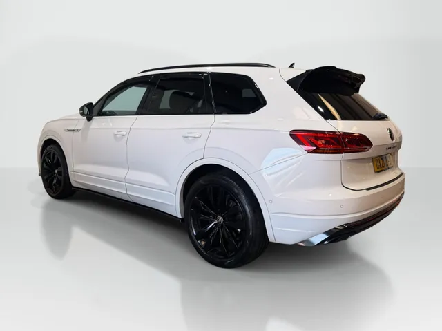 2021 Volkswagen Touareg — photo 4