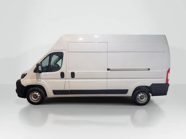 2025 Vauxhall Movano — photo 3