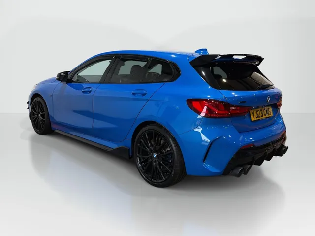 2023 BMW 1 Series — photo 2