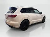 2021 Volkswagen Touareg thumbnail 23