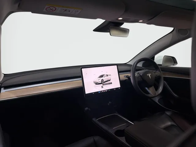 2023 Tesla Model 3 — photo 4