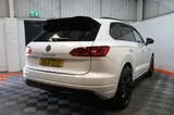2021 Volkswagen Touareg thumbnail 19