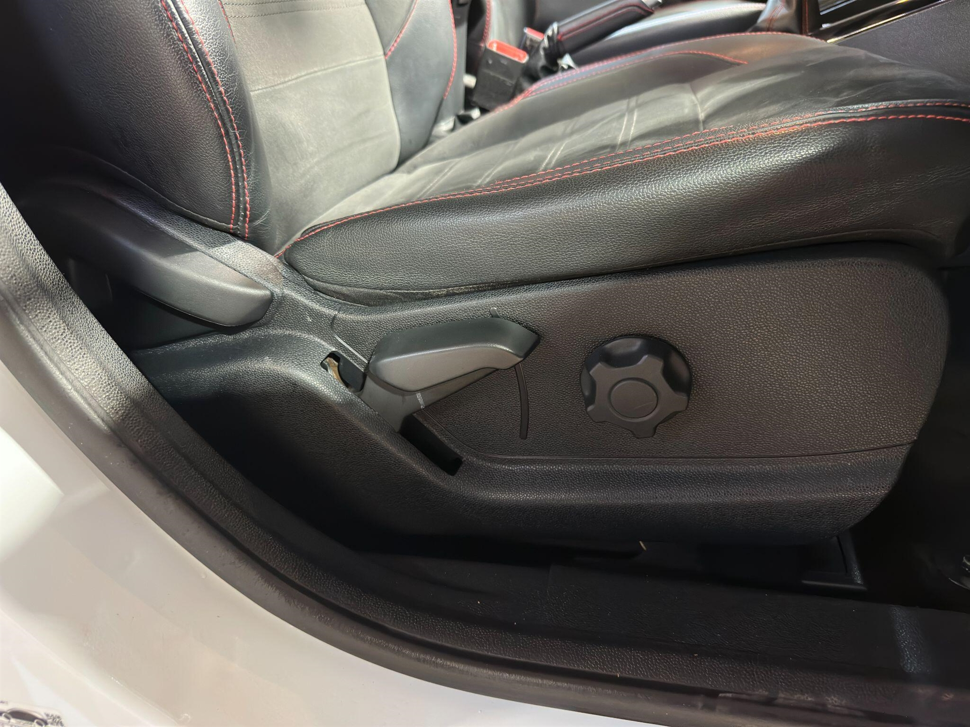 2018 Ford EcoSport thumbnail 44