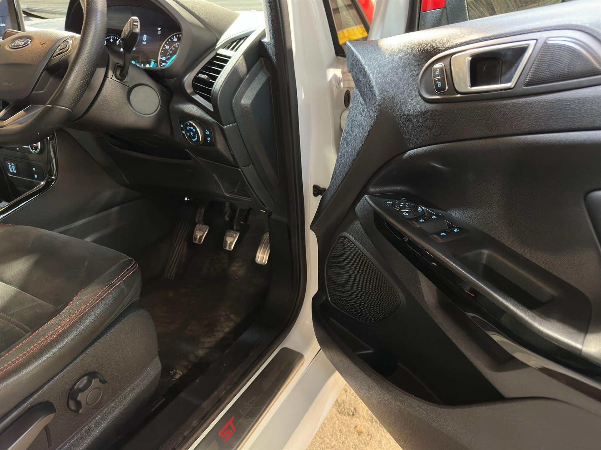 2018 Ford EcoSport thumbnail 41