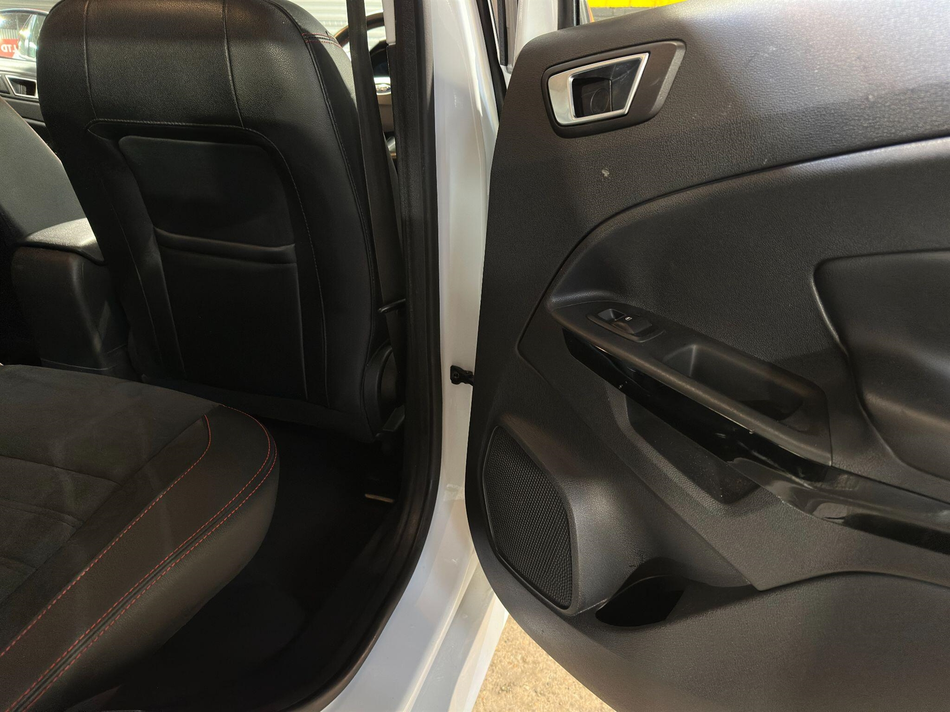 2018 Ford EcoSport thumbnail 46