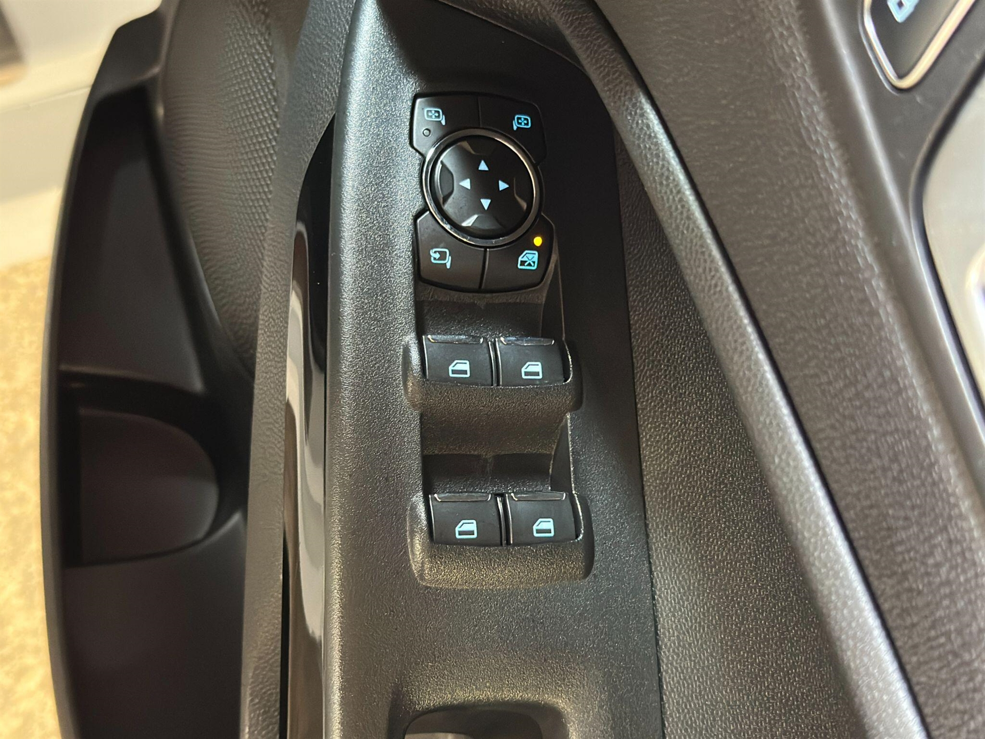 2018 Ford EcoSport thumbnail 43