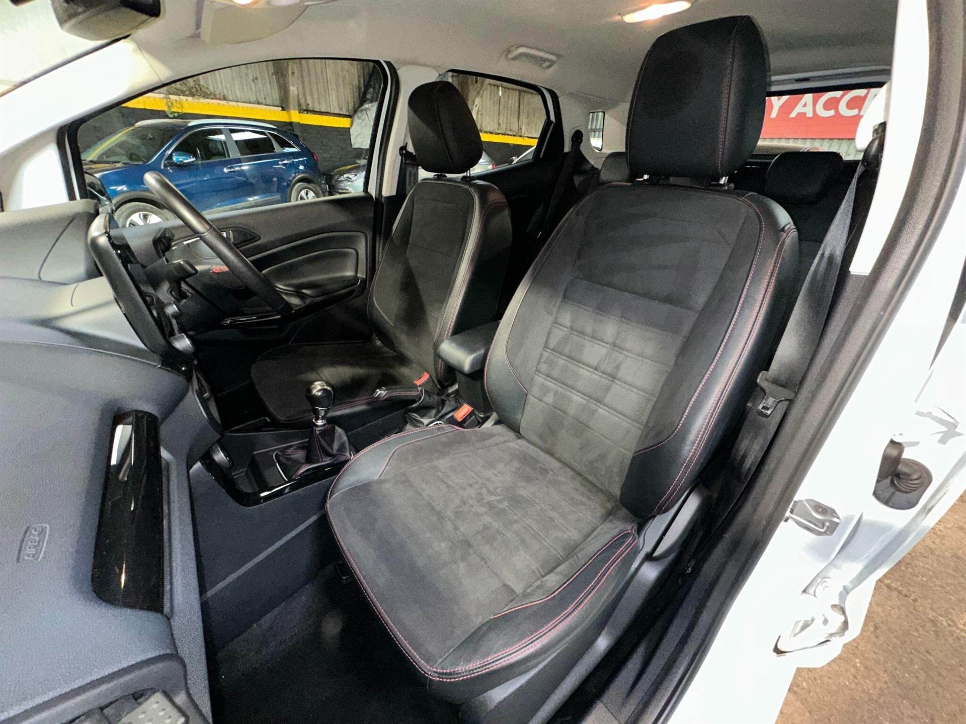 2018 Ford EcoSport thumbnail 16