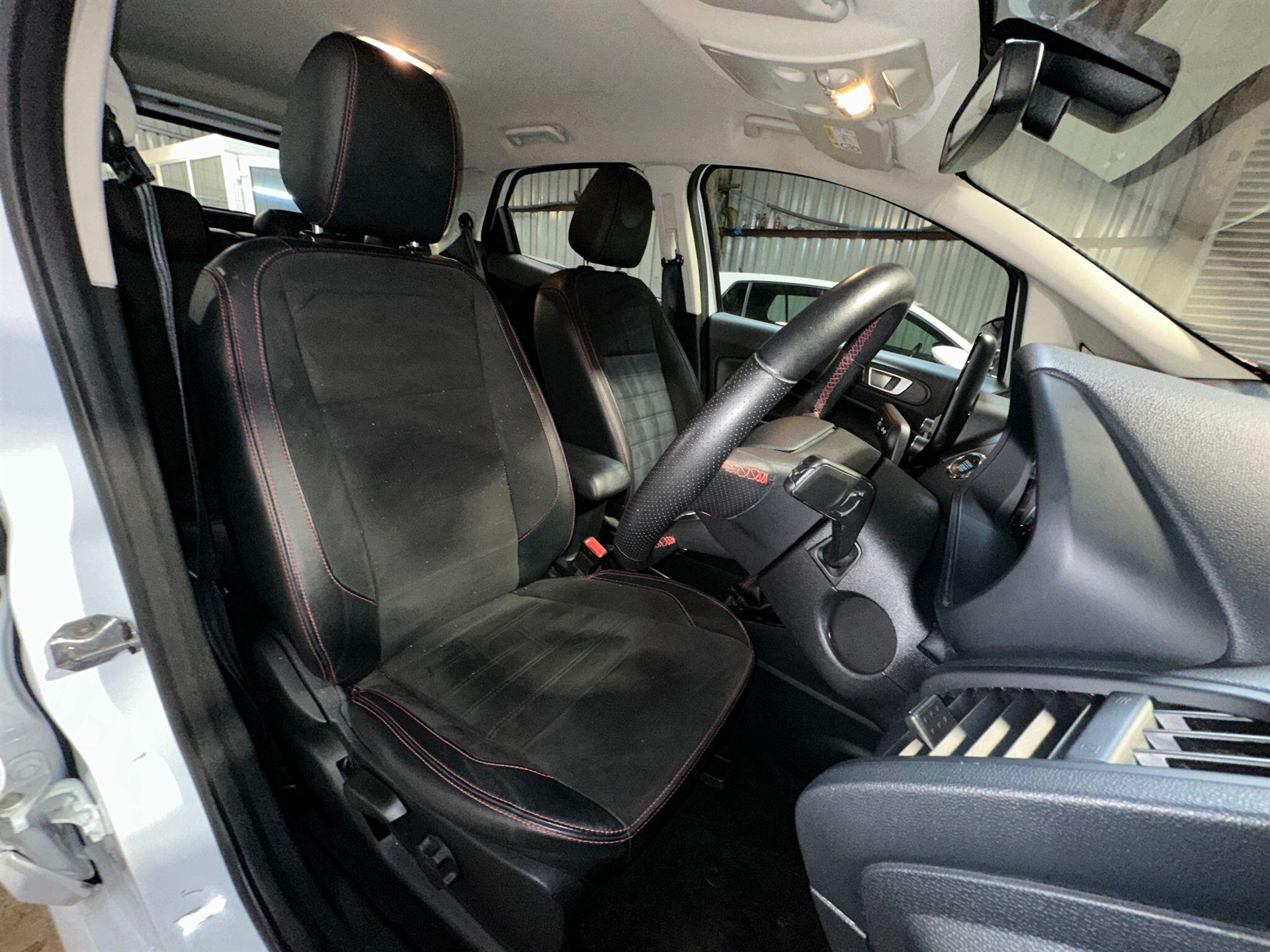 2018 Ford EcoSport thumbnail 18