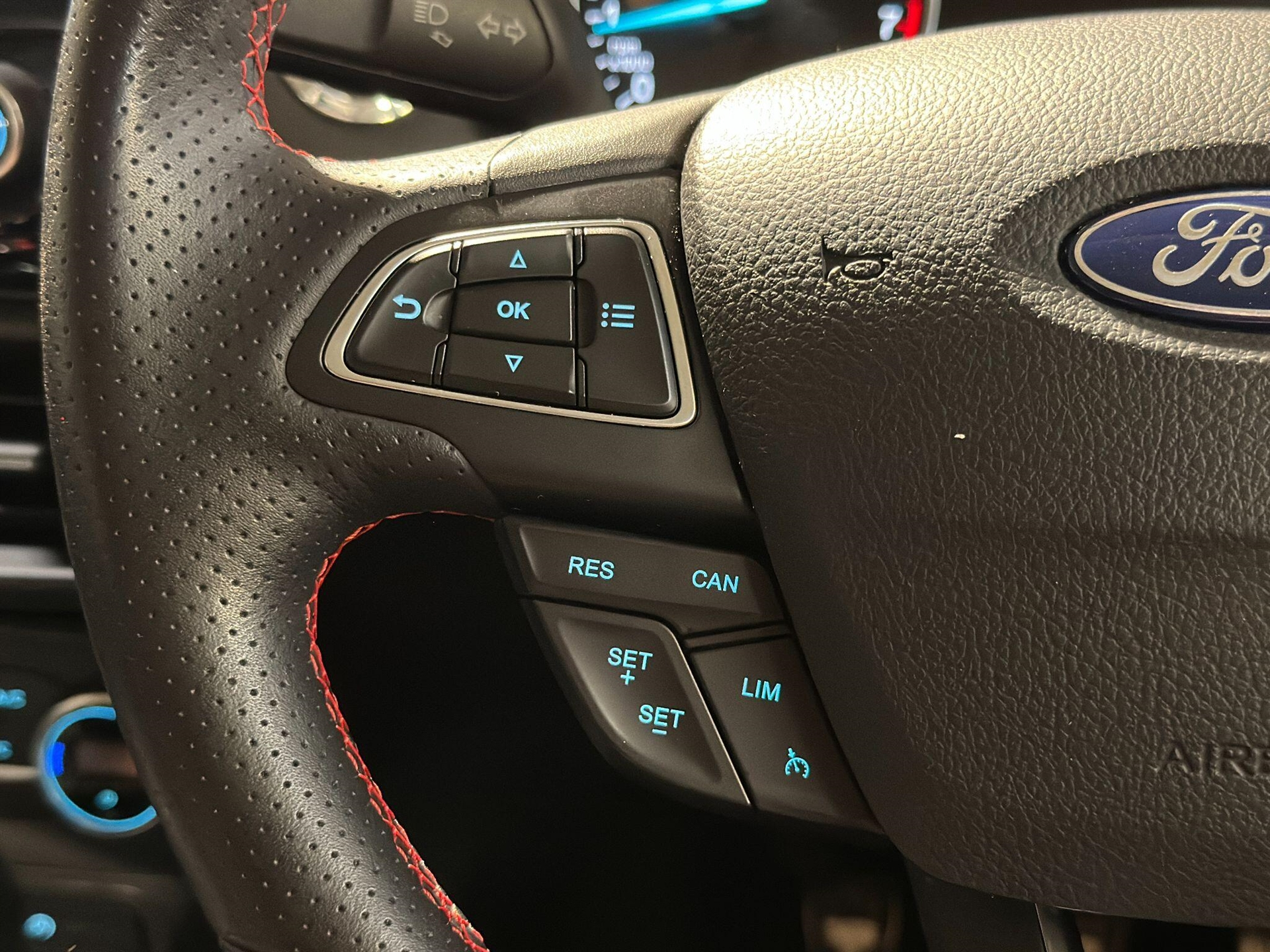2018 Ford EcoSport thumbnail 38