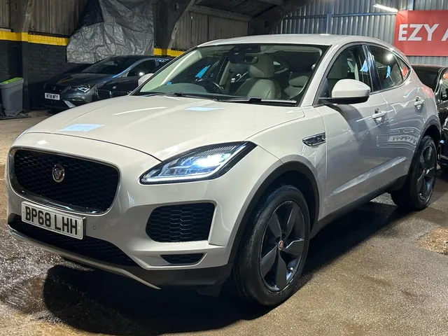 2019 Jaguar E-Pace — photo 4