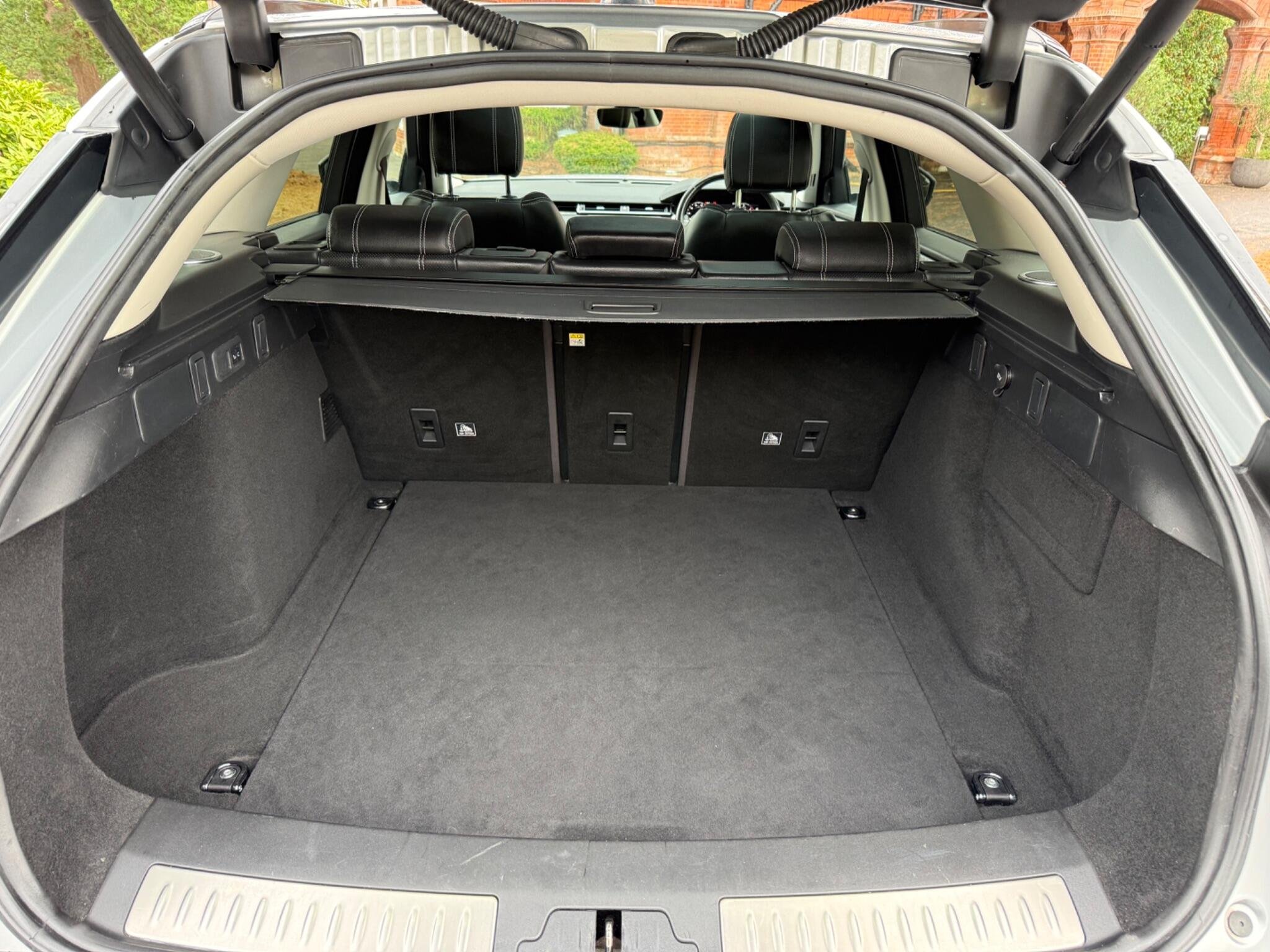 2019 Land Rover Range Rover Velar thumbnail 36
