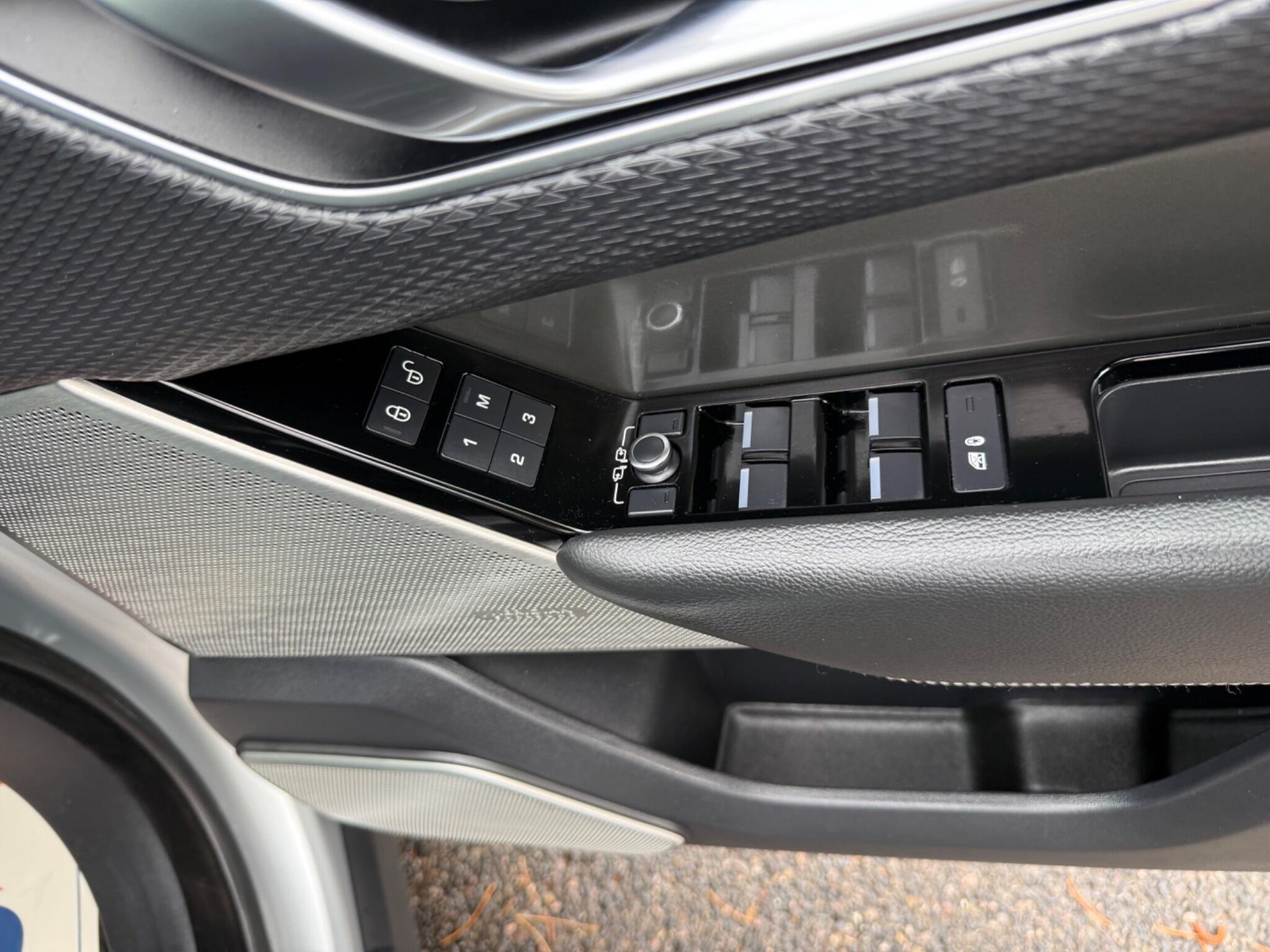 2019 Land Rover Range Rover Velar thumbnail 45