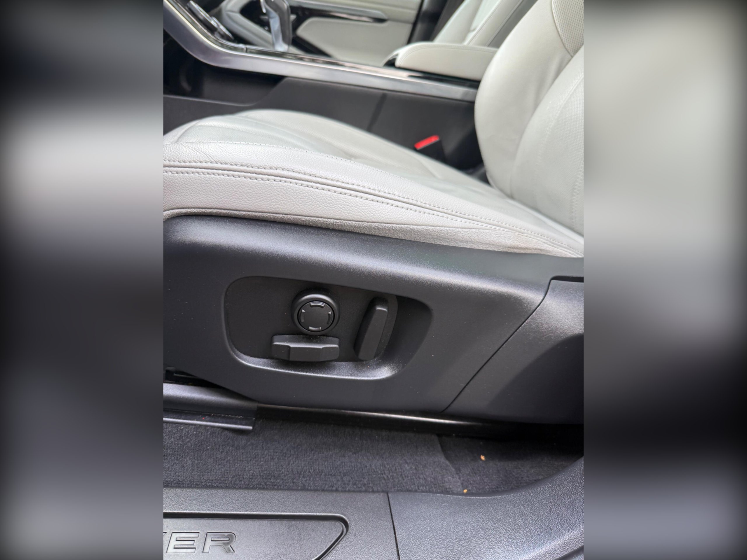 2019 Land Rover Range Rover Evoque thumbnail 50