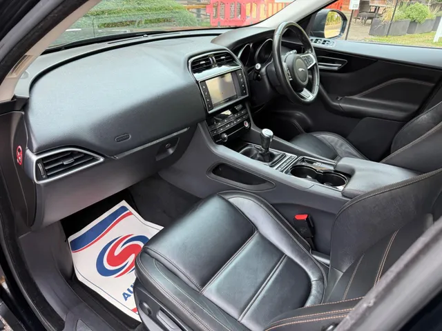 2017 Jaguar F-Pace — photo 4