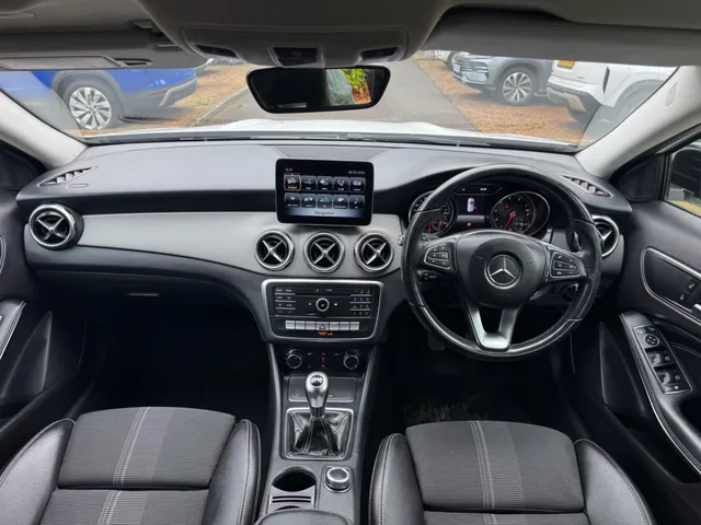 2018 Mercedes-Benz GLA — photo 2