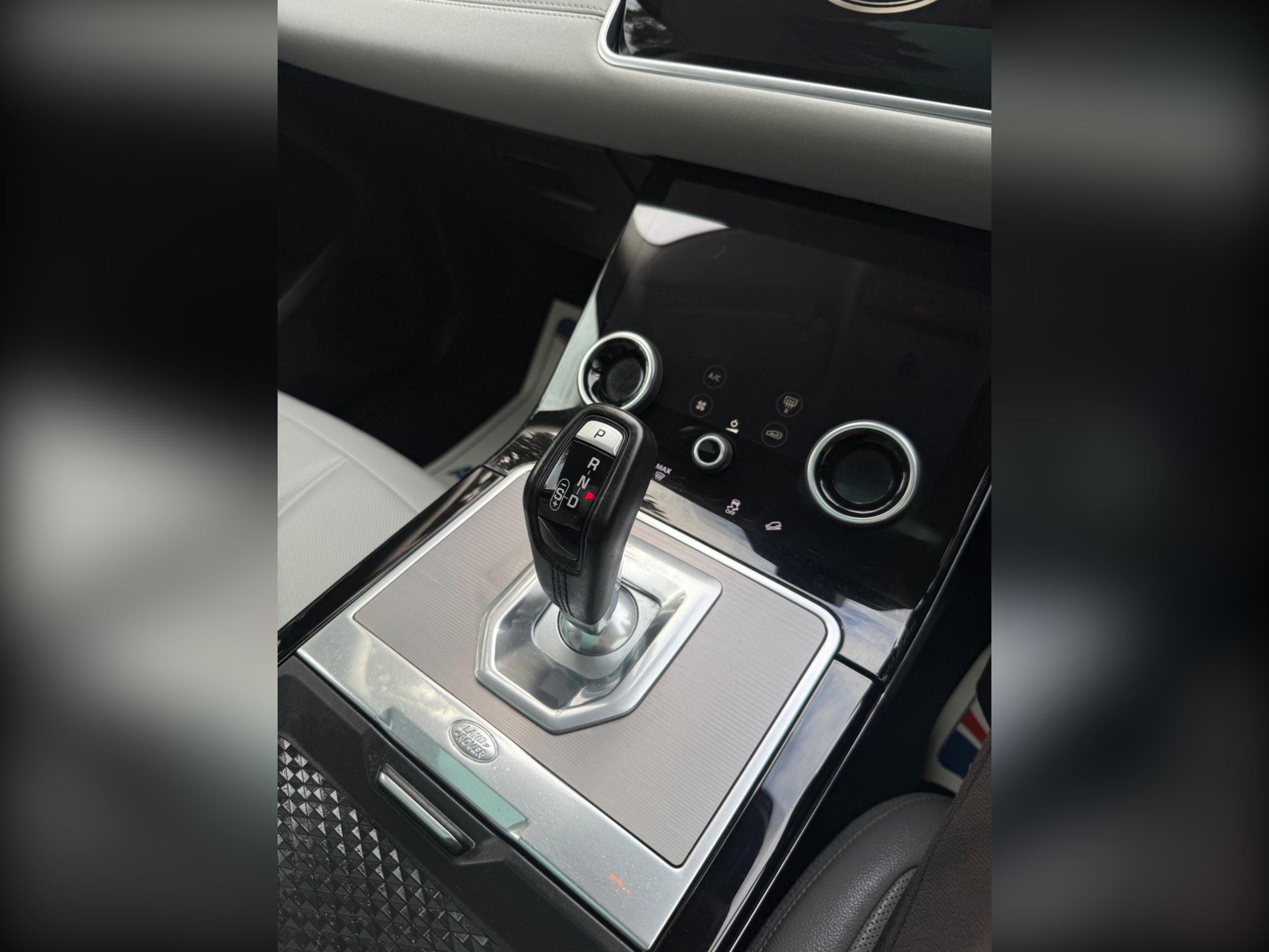 2019 Land Rover Range Rover Evoque thumbnail 59