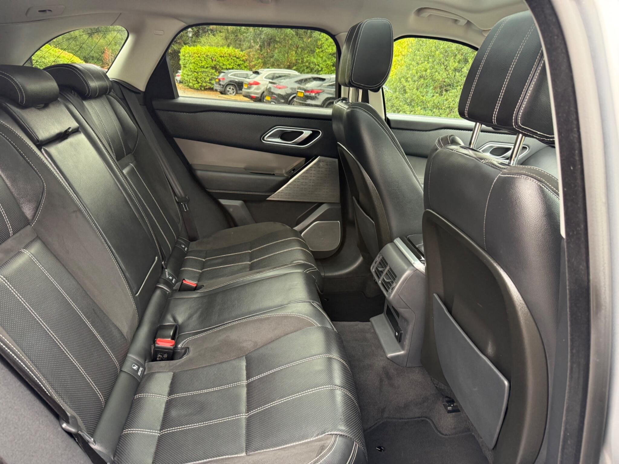 2019 Land Rover Range Rover Velar thumbnail 39