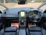 2017 Renault Scenic thumbnail 2