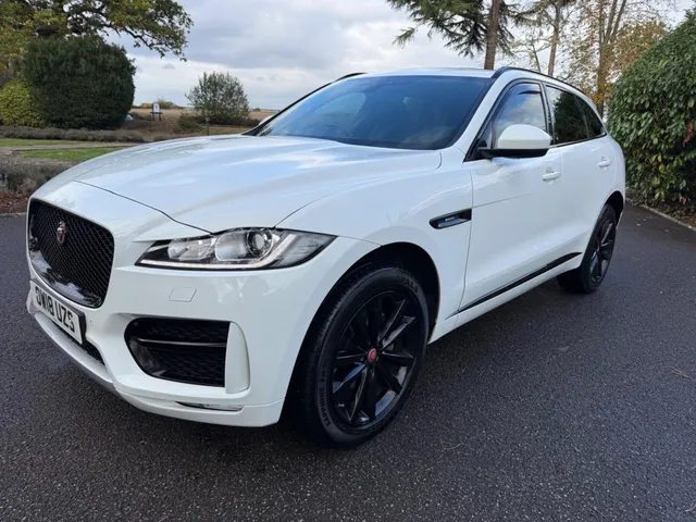 2018 Jaguar F-Pace — photo 2