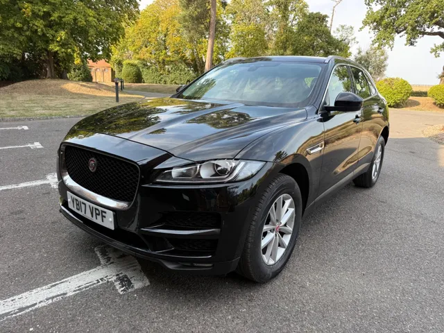 2017 Jaguar F-Pace — photo 2