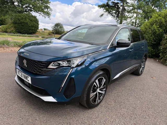 2021 Peugeot 5008 — photo 2